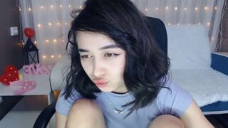 Amyummi naked stripping on cam for live sex video chat