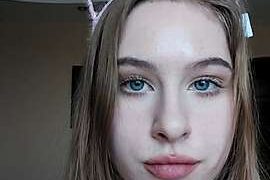 Candyflosz naked stripping on cam for live sex video chat