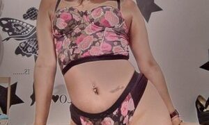 Daniela126 naked before webcam in live video chat