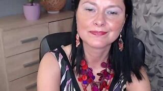 Ellennaughty naked stripping on cam for live sex video chat