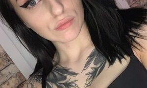 Harley_kim naked before webcam in live video chat