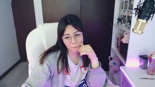 Hathorwarri0r naked stripping on cam for live sex video chat