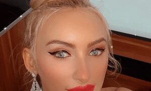 Jessicablondy naked before webcam in live video chat