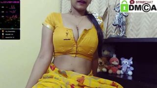 JJaanuhot12398 naked stripping on cam for live sex video chat