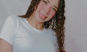 Katie_teen naked before webcam in live video chat