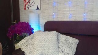 Madelynn naked stripping on cam for live sex video chat