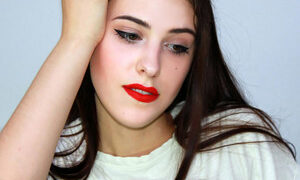MadinaUna naked before webcam in live video chat