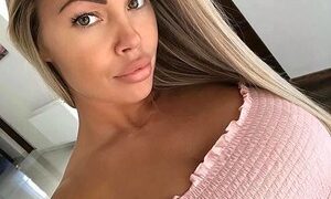 MissySlapalot naked before webcam in live video chat