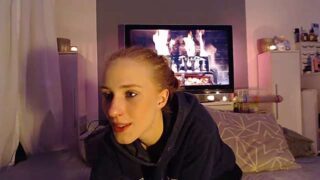MrsWETndNAUGHTY naked stripping on cam for live sex video chat