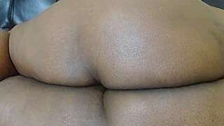 ROYALASS25 naked stripping on cam for live sex video chat