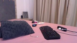sarah_sara naked stripping on cam for live sex video chat