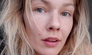 SaylaJoy naked before webcam in live video chat