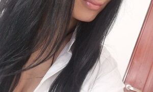 Sellenaxxx08 naked before webcam in live video chat