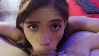 She suck Dick in cam