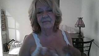 sosensual naked stripping on cam for live sex video chat