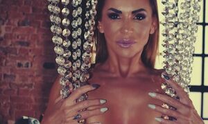 Stiflersmom00 naked before webcam in live video chat
