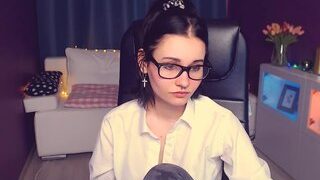 summerlizzie nude on webcam in her Live Sex Chat