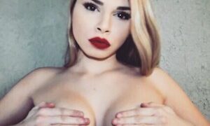 VanessaMiler naked before webcam in live video chat