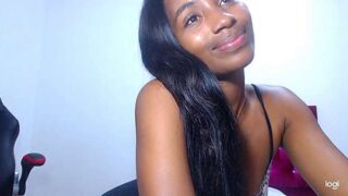 AfricanCuyyn naked stripping on cam for live sex video chat