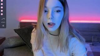 alice-jsk nude on webcam in her Live Sex Chat