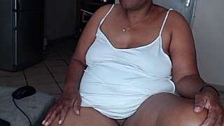 DreamMamma naked stripping on cam for live sex video chat