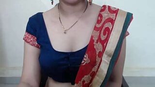 goldiwet naked stripping on cam for live sex video chat