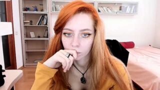 MelaniHewit naked stripping on cam for live sex video chat