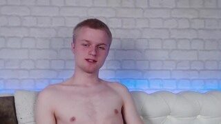 Tom-Earl nude on webcam in her Live Sex Chat