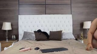 LunaRoyce naked stripping on cam for live sex video chat