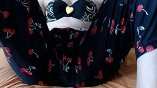Stefania_squirt naked stripping on cam for live sex video chat