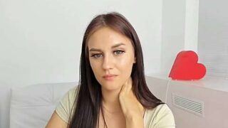 Bella–Smith naked stripping on cam for live sex video chat