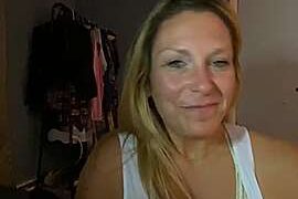 bigtitslivetofuck naked stripping on cam for live sex video chat