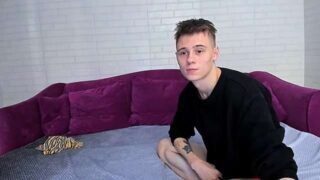 Brooklyn_Elisa naked stripping on cam for live sex video chat