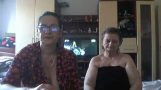 delicateMilfx naked stripping on cam for live sex video chat