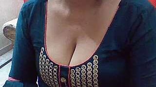Love_Le naked stripping on cam for live sex video chat