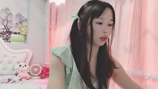 SarahLynnx naked stripping on cam for live sex video chat
