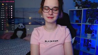 hloya_go naked stripping on cam for live sex video chat