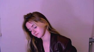 LittleSue_ naked stripping on cam for live sex video chat