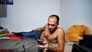 Mily-et-Dom naked stripping on cam for live sex video chat