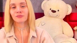 EmilyLil nude on webcam in her Live Sex Chat