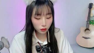 Guitar-xiaoqi naked stripping on cam for live sex video chat