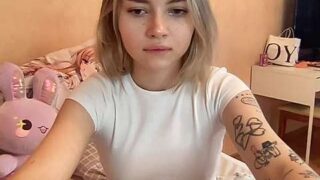 shura_comm naked stripping on cam for live sex video chat