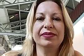Arina_smiles naked stripping on cam for live sex video chat