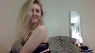 babygirllovesdaddy96 naked stripping on cam for live sex video chat
