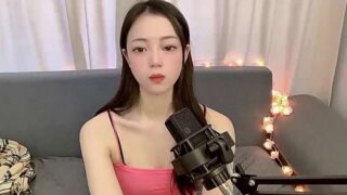 INS-Linda naked stripping on cam for live sex video chat