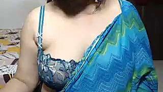 joya_mam naked stripping on cam for live sex video chat