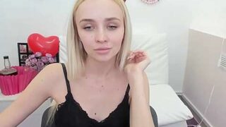 Lovely-Juliet naked stripping on cam for live sex video chat
