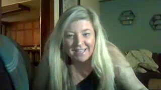 Texan_Kelly naked stripping on cam for live sex video chat