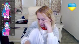 JinnyGirl naked stripping on cam for live sex video chat