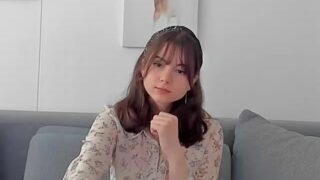 Yummy-Alana naked stripping on cam for live sex video chat